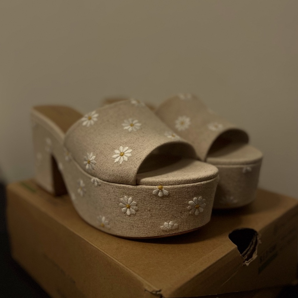 CALL IT SPRING Valerria Clog Sandals